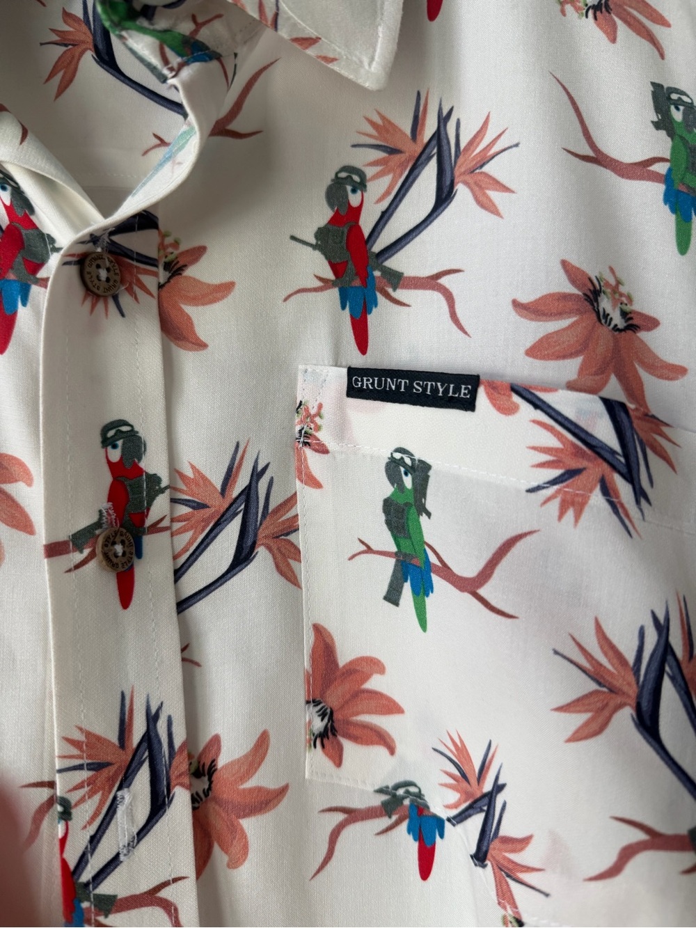 Grunt Style White Short-Sleeve Parrot Print Button-Up Shirt